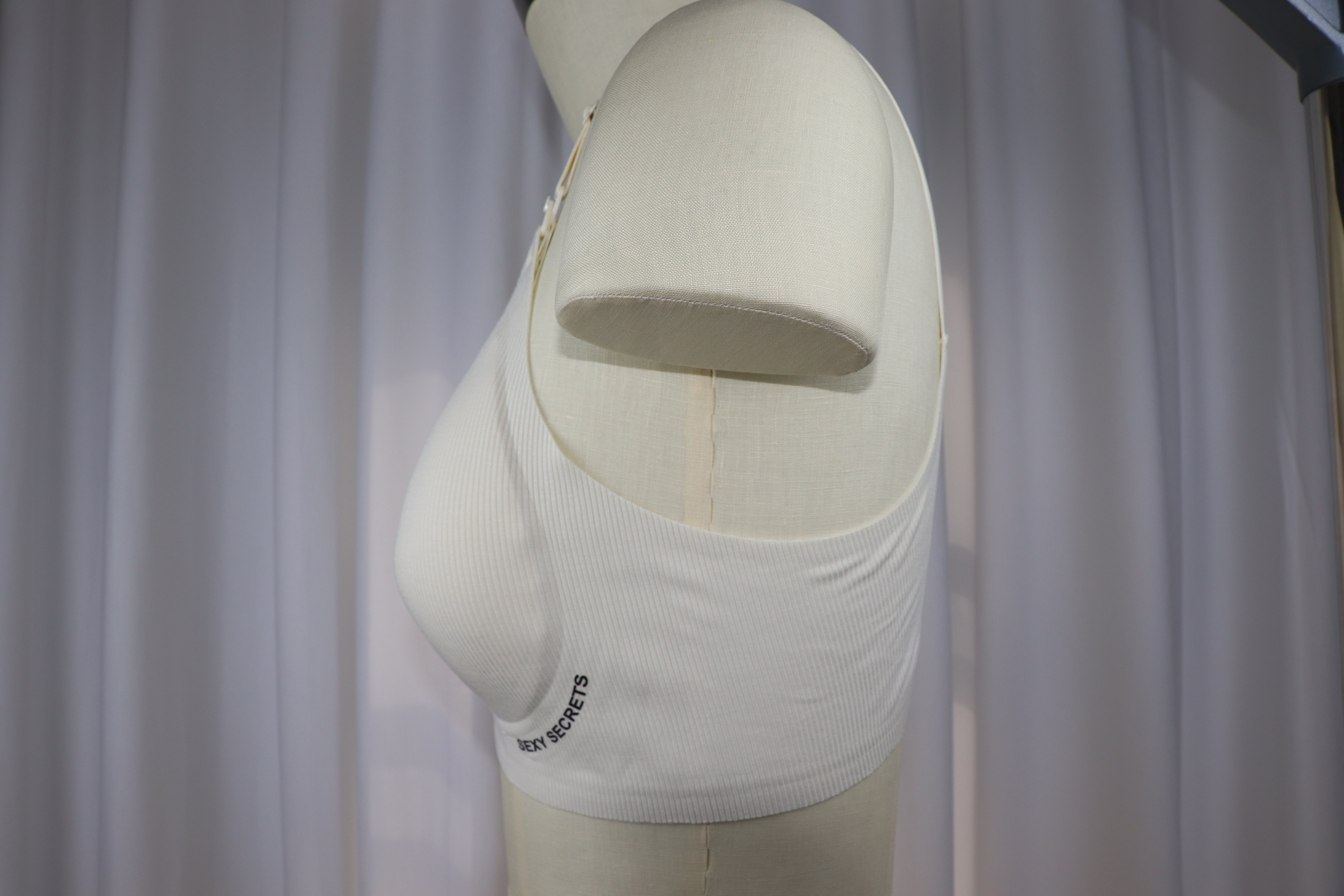 Seamless Boding Bra with Adjustable Straps for Perfect Fit