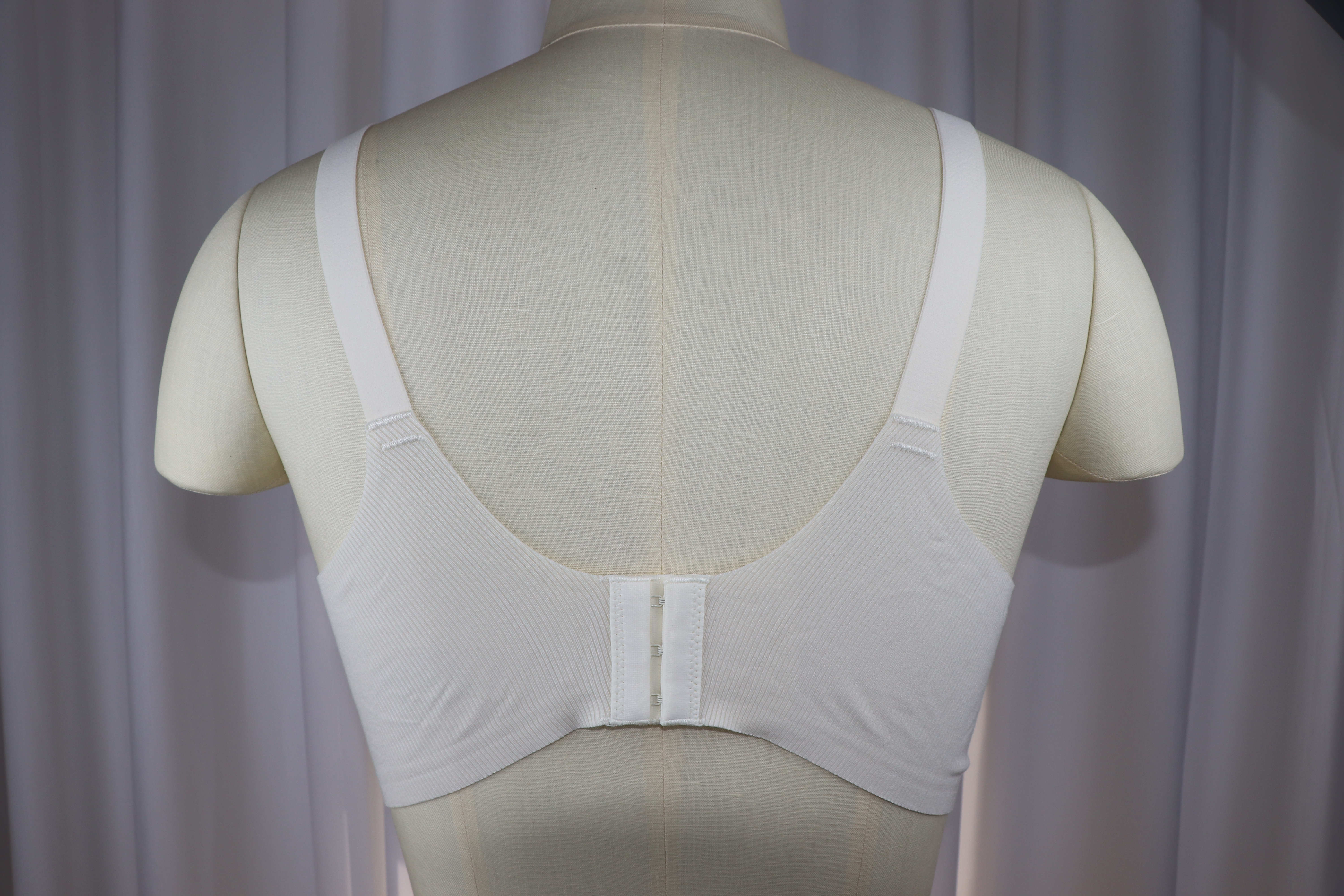 Seamless Boding Bra with Adjustable Straps for Perfect Fit
